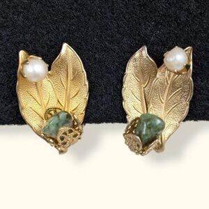 🍁Vintage Continental Jadeite & Pearl Earrings